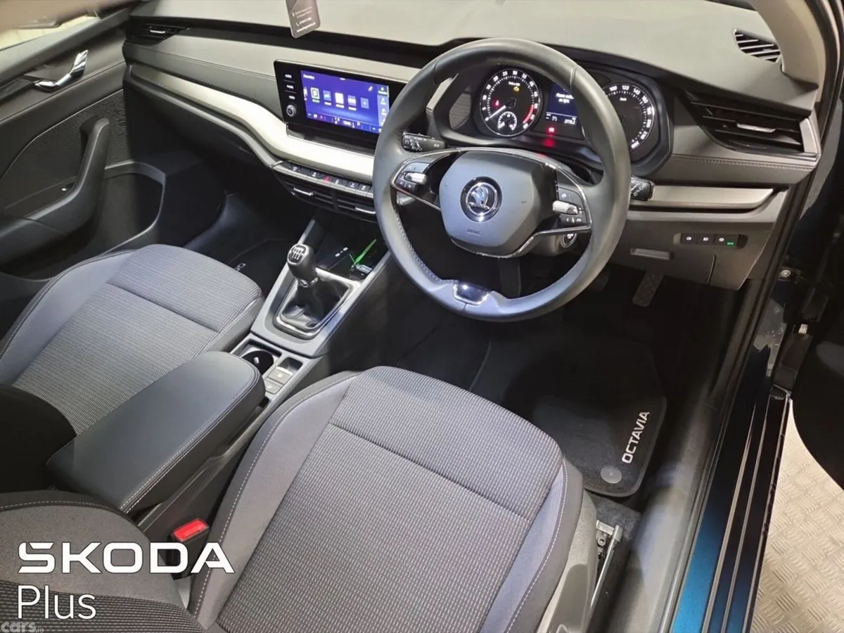 Skoda Octavia Saloon, Diesel, 2024, Blue