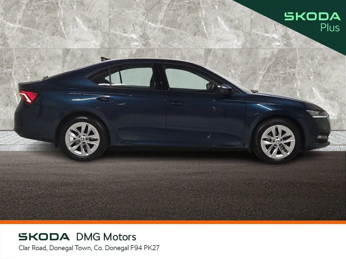 Skoda Octavia Saloon, Diesel, 2024, Blue