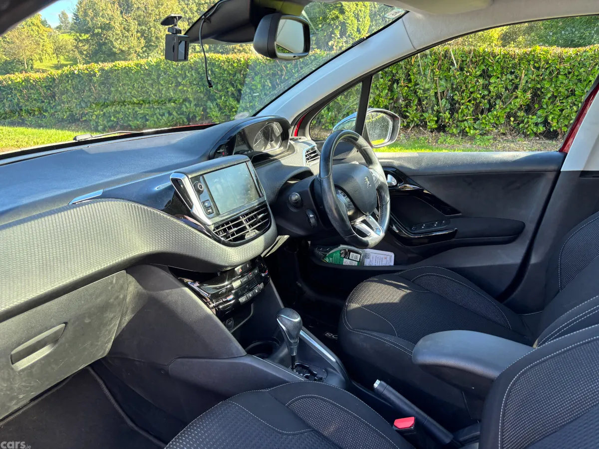 Peugeot 208 Hatchback, Petrol, 2018, Red