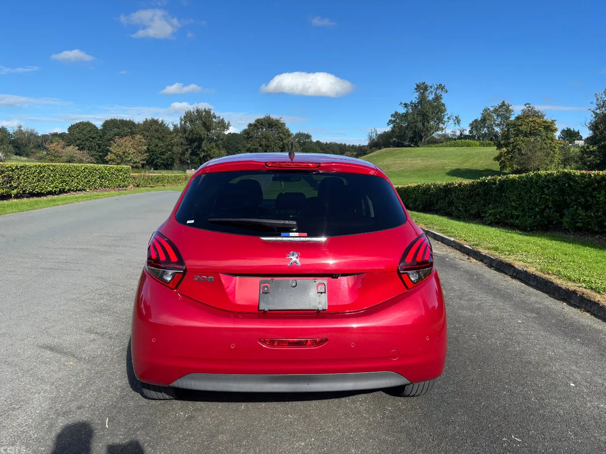 Peugeot 208 Hatchback, Petrol, 2018, Red