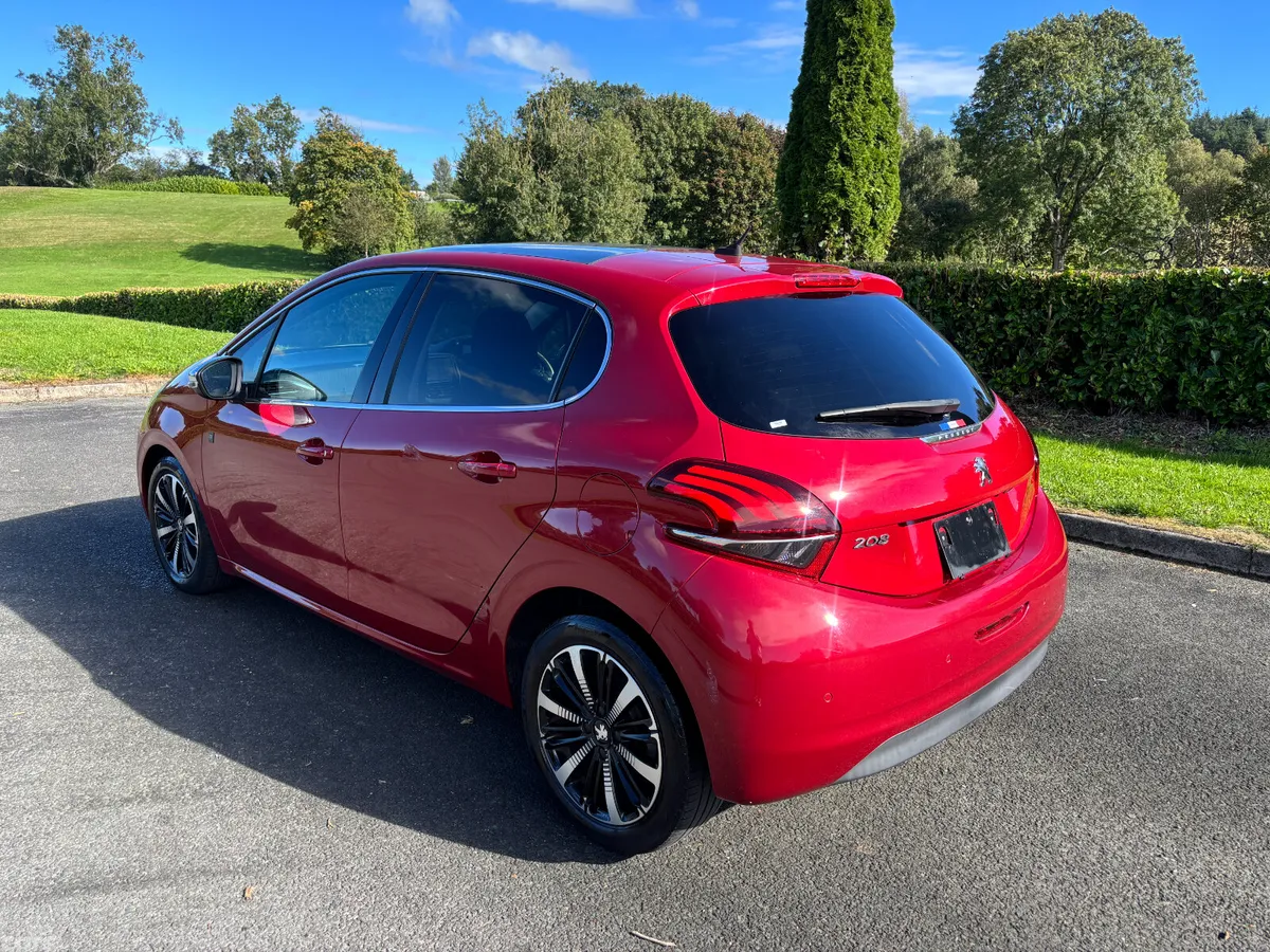 Peugeot 208 Hatchback, Petrol, 2018, Red