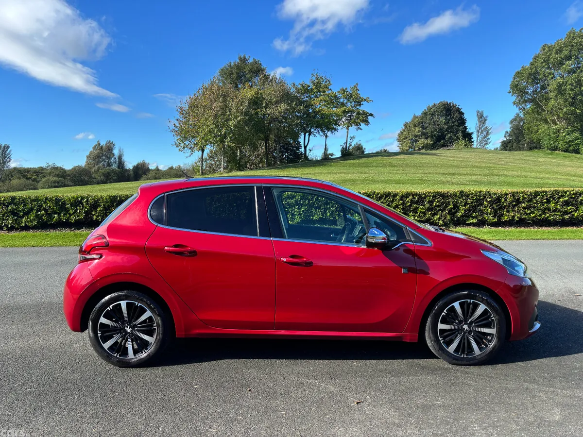 Peugeot 208 Hatchback, Petrol, 2018, Red