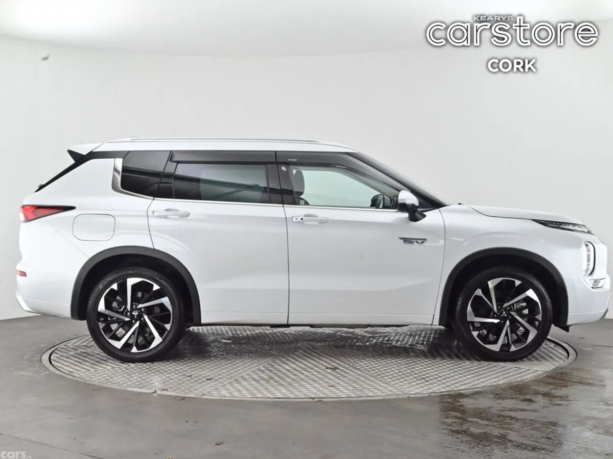Mitsubishi Outlander SUV, Petrol Plug-in Hybrid, 2023, White