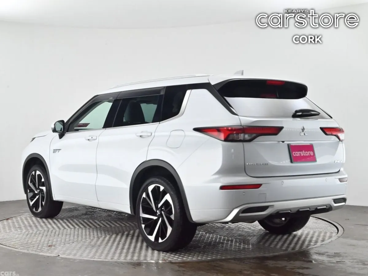 Mitsubishi Outlander SUV, Petrol Plug-in Hybrid, 2023, White