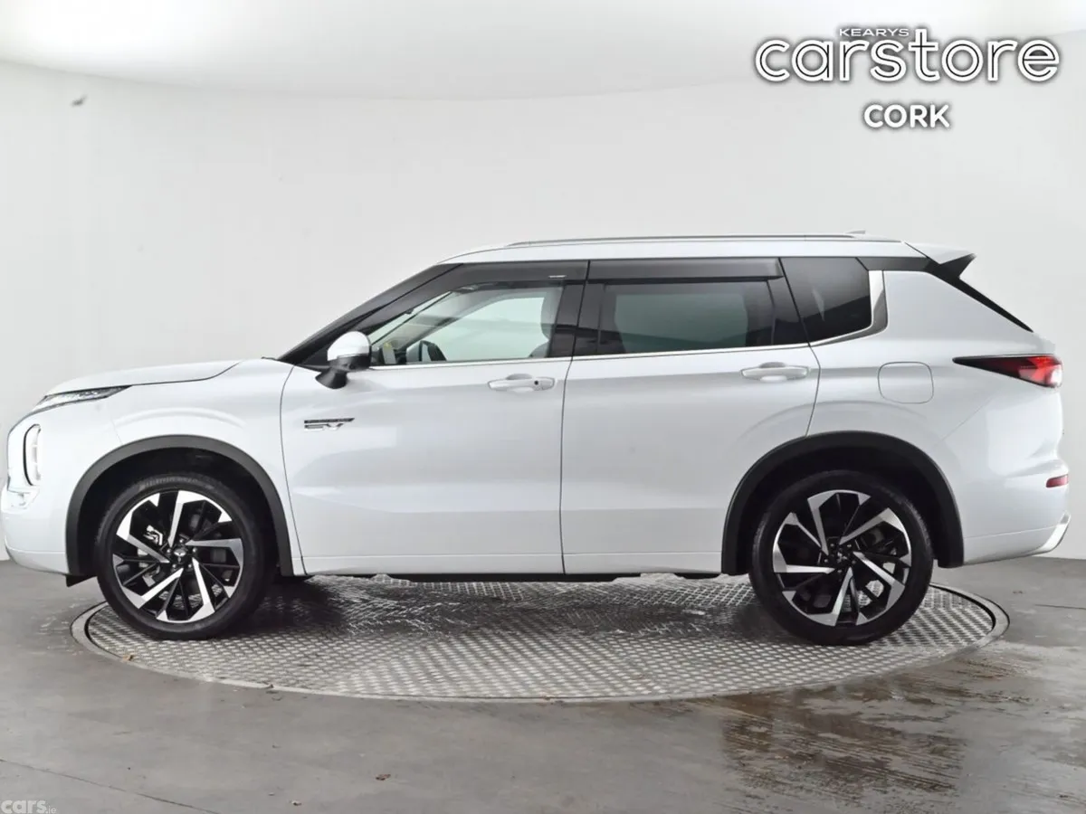 Mitsubishi Outlander SUV, Petrol Plug-in Hybrid, 2023, White