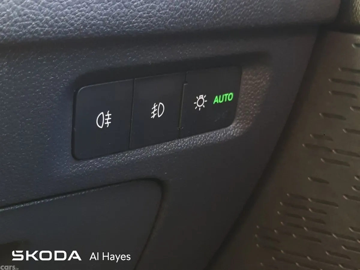 Skoda Octavia Saloon, Diesel, 2021, Grey