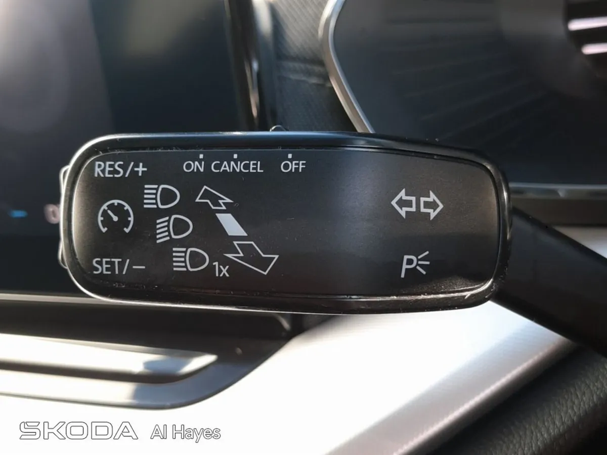 Skoda Octavia Saloon, Diesel, 2021, Grey