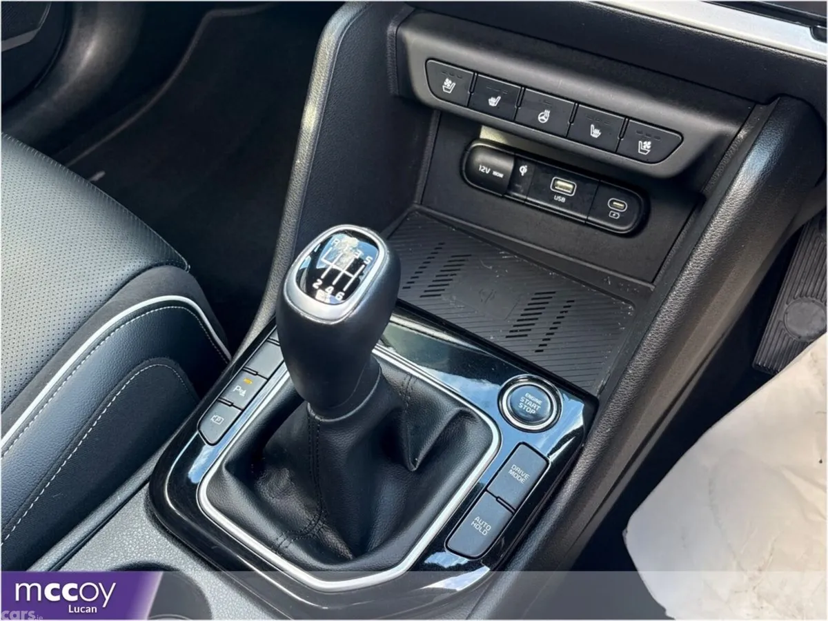 Kia Sportage SUV, Diesel Hybrid, 2023, Orange
