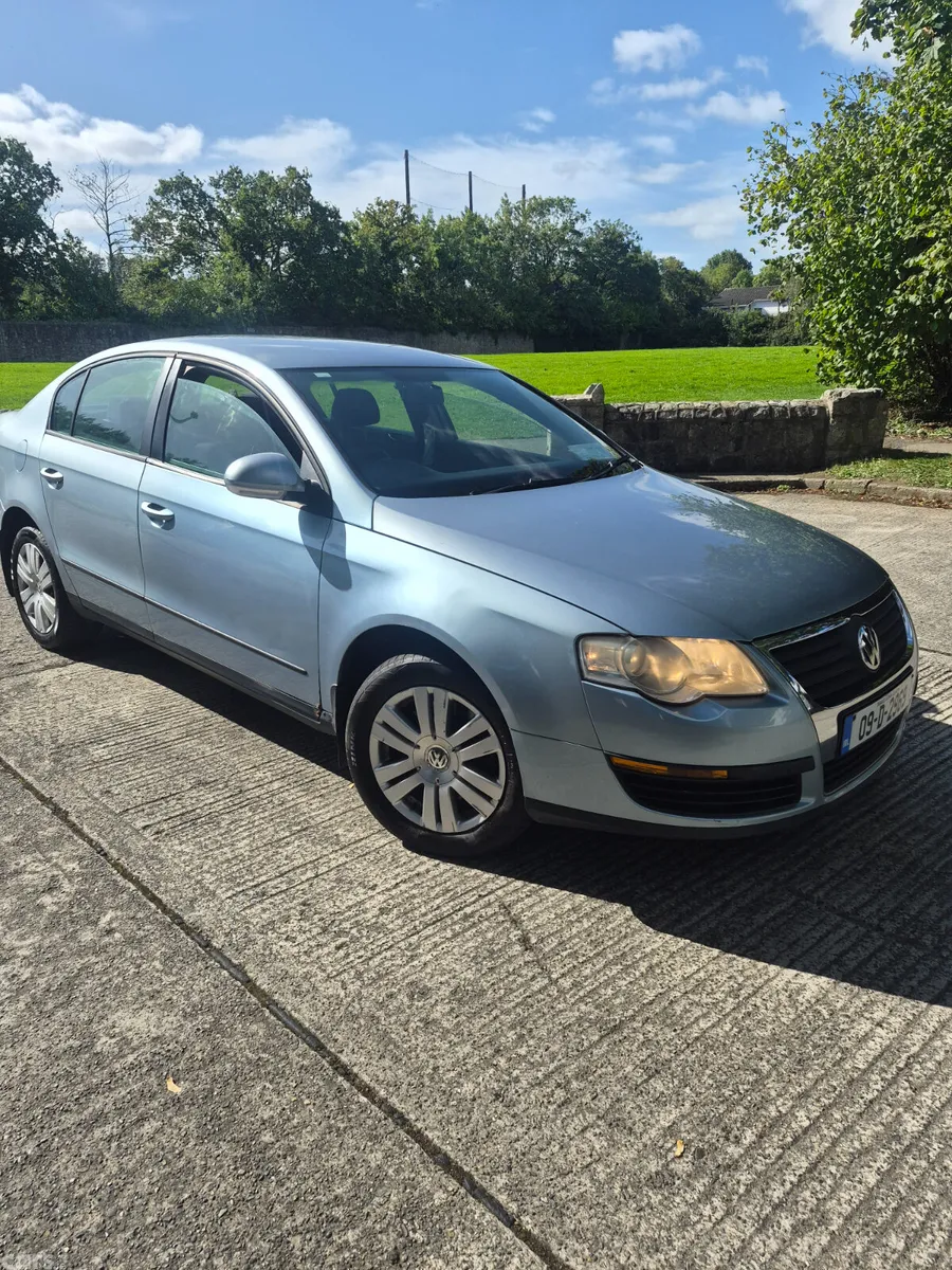Volkswagen Passat Saloon, Diesel, 2009, Blue