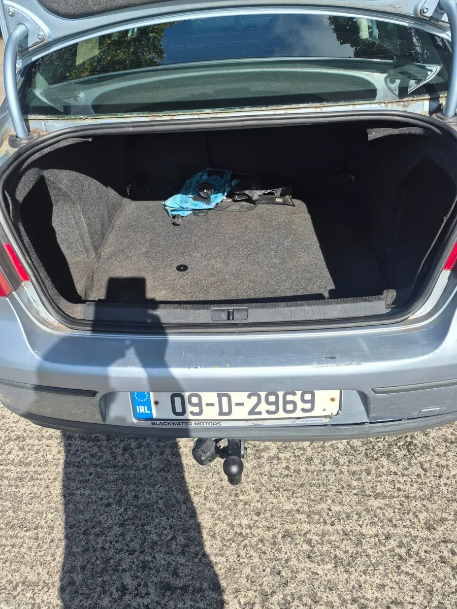 Volkswagen Passat Saloon, Diesel, 2009, Blue