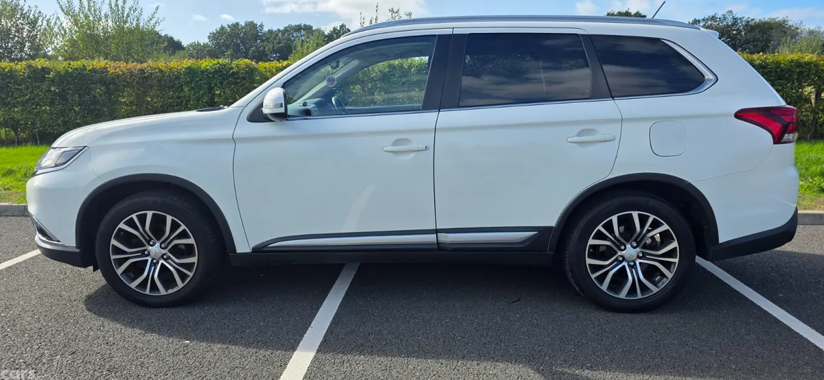 Mitsubishi Outlander SUV, Diesel, 2016, White