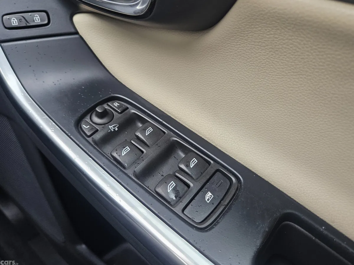 Volvo V60 Estate, Diesel, 2017, Gold