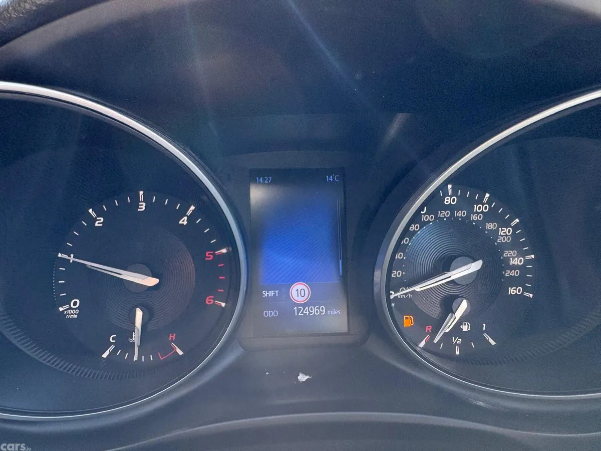 Toyota Avensis Saloon, Diesel, 2017, Grey