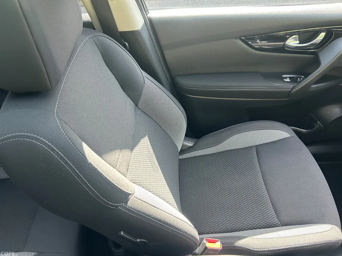 Nissan Qashqai MPV, Petrol, 2018, Black