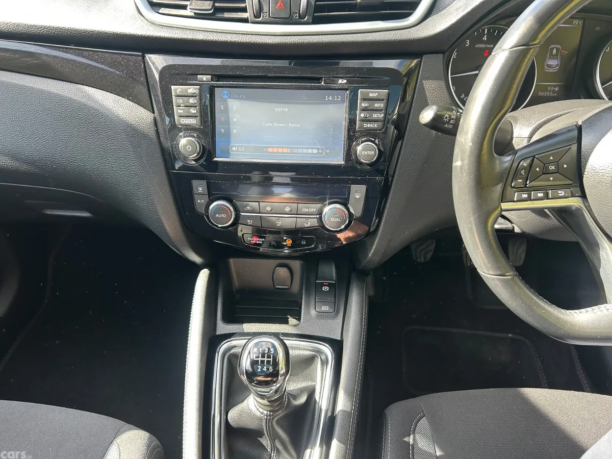 Nissan Qashqai MPV, Petrol, 2018, Black
