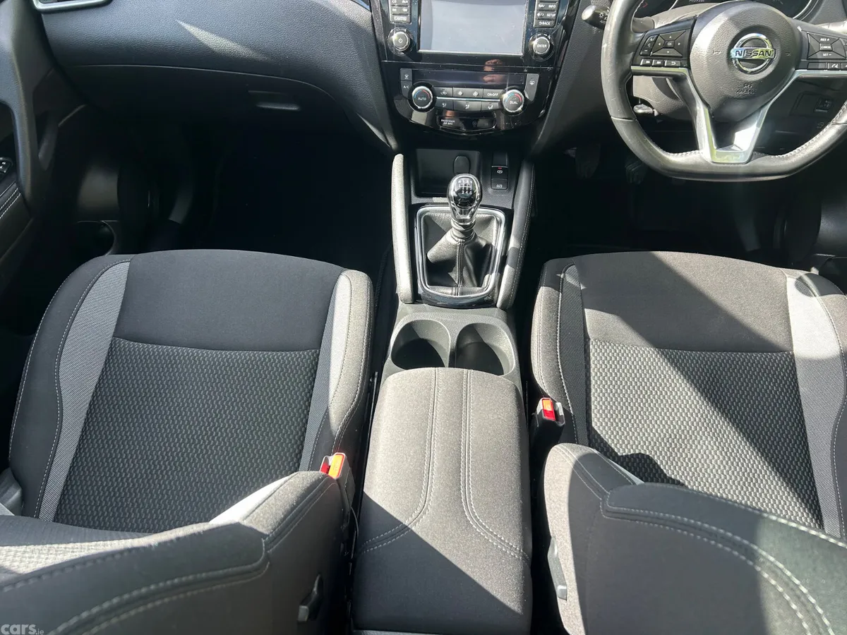 Nissan Qashqai MPV, Petrol, 2018, Black