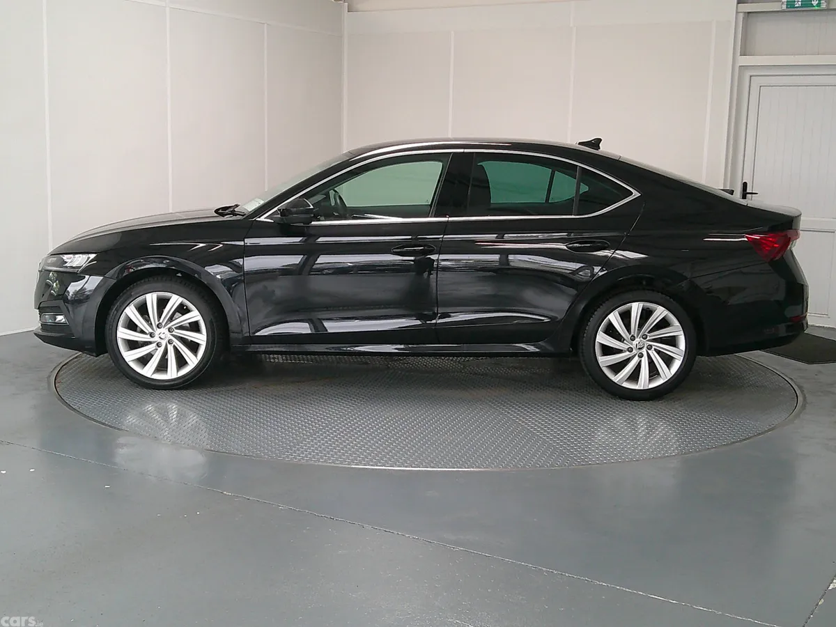 Skoda Octavia Saloon, Diesel, 2024, Black
