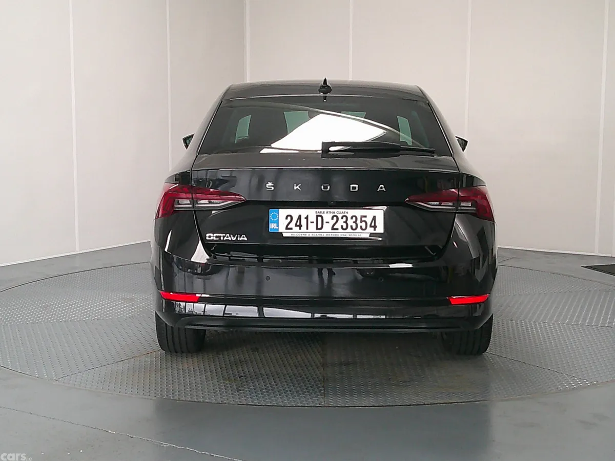 Skoda Octavia Saloon, Diesel, 2024, Black