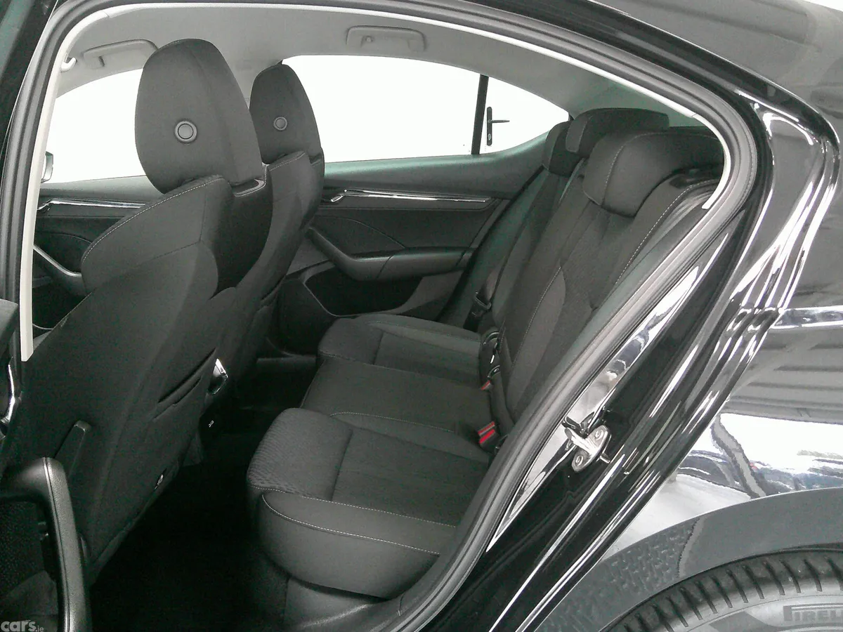 Skoda Octavia Saloon, Diesel, 2024, Black