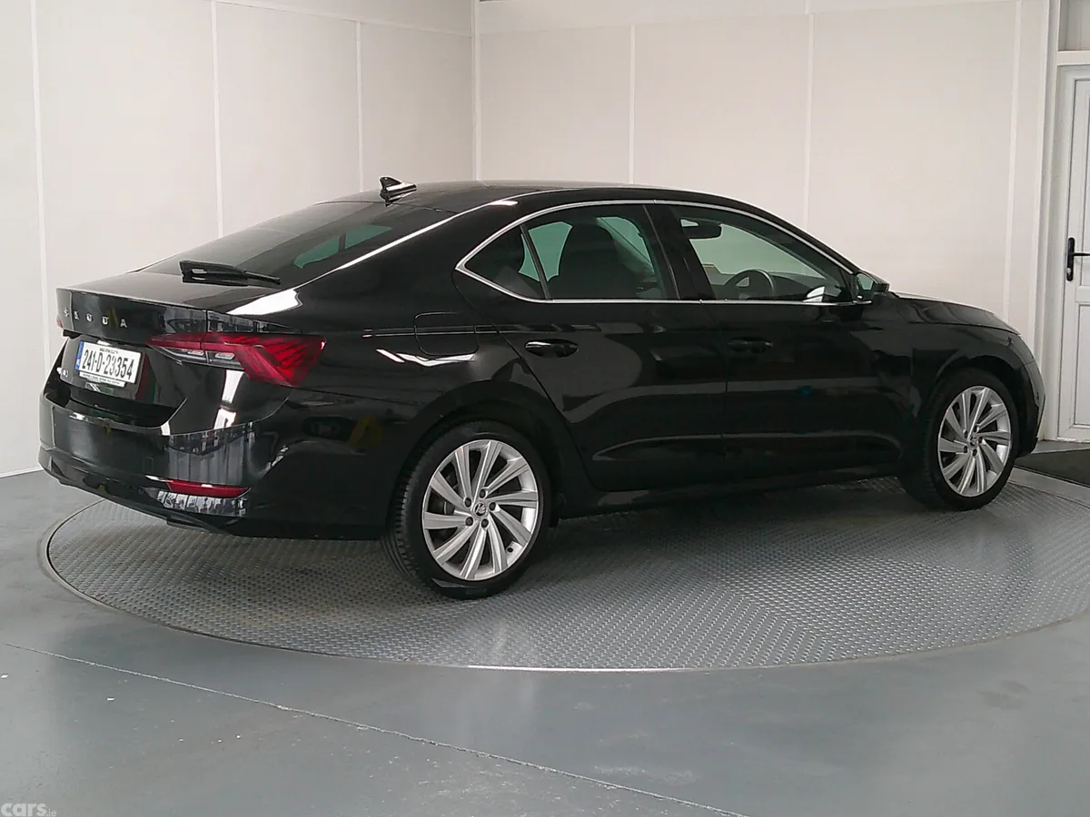 Skoda Octavia Saloon, Diesel, 2024, Black