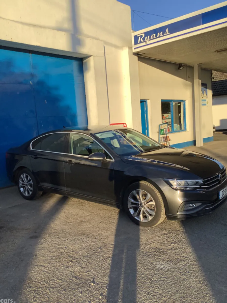 Volkswagen Passat Saloon, Diesel, 2022, Grey