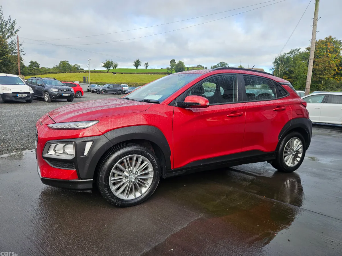 Hyundai KONA Hatchback, Petrol, 2019, Red