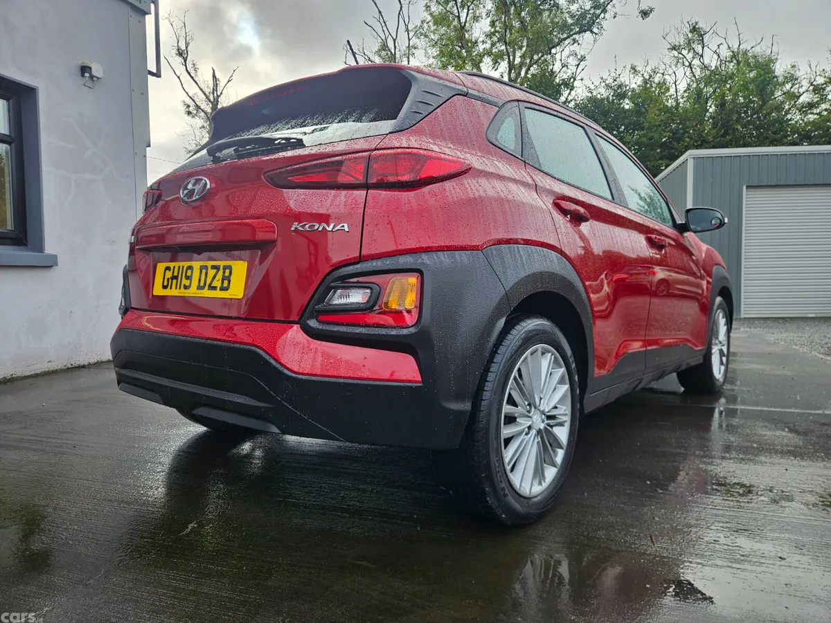 Hyundai KONA Hatchback, Petrol, 2019, Red