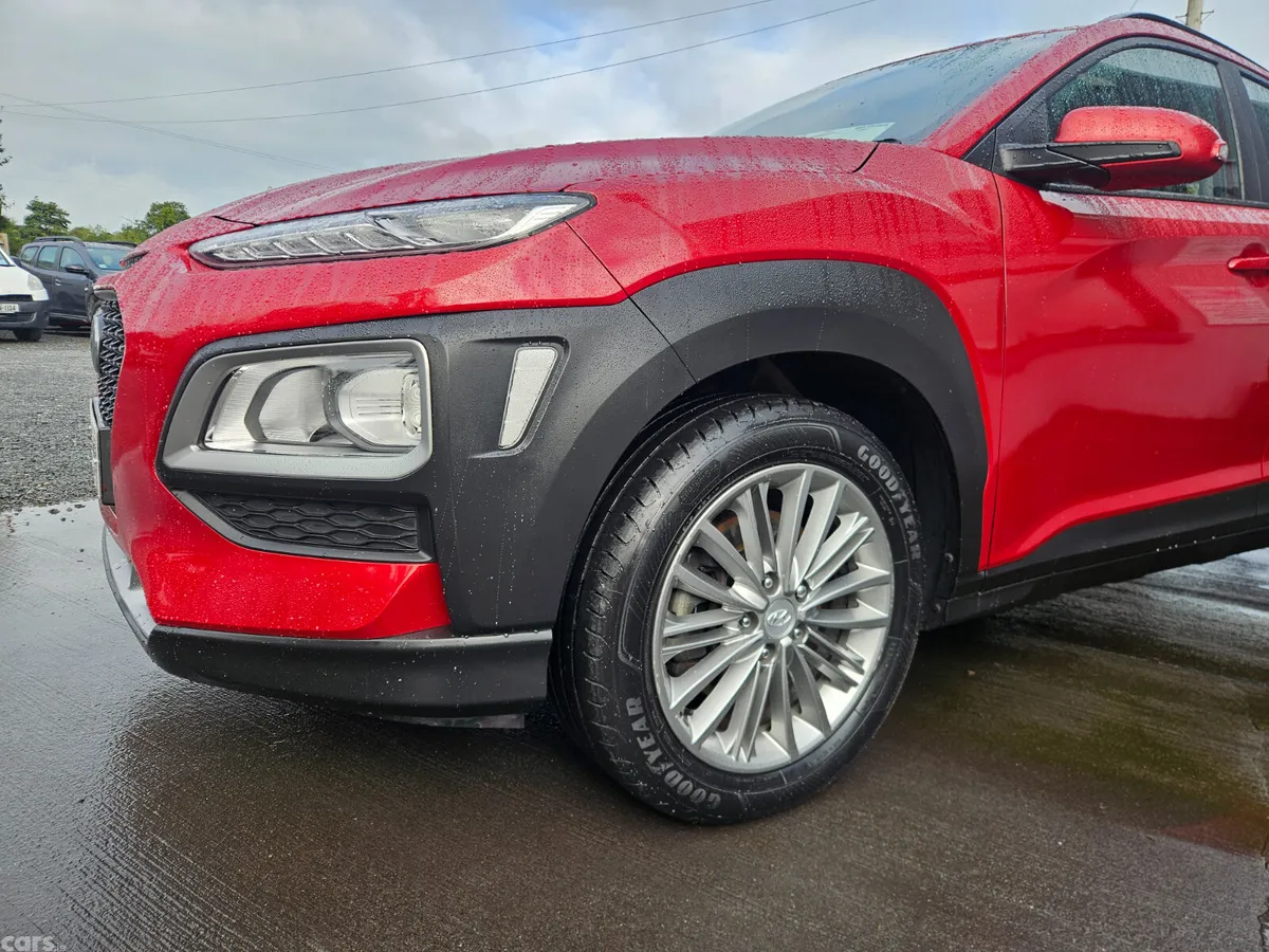 Hyundai KONA Hatchback, Petrol, 2019, Red