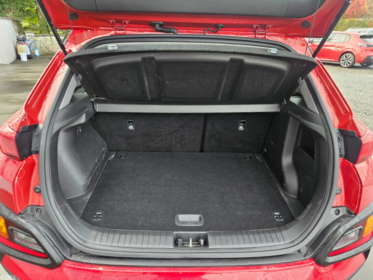 Hyundai KONA Hatchback, Petrol, 2019, Red