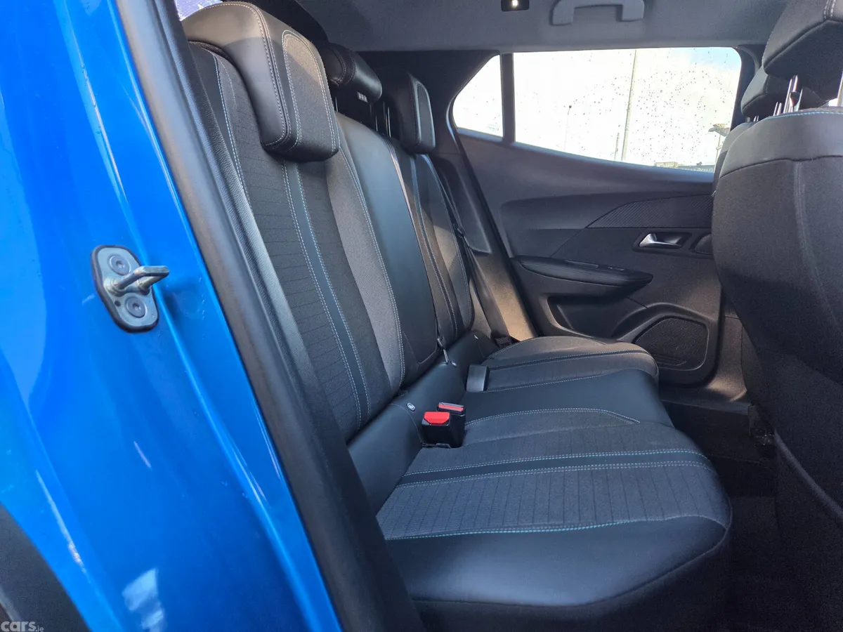 Peugeot 2008 MPV, Petrol, 2022, Blue