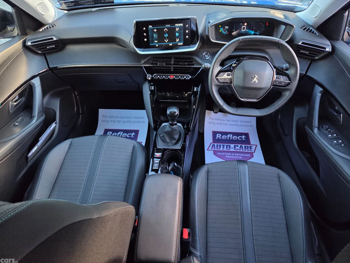 Peugeot 2008 MPV, Petrol, 2022, Blue