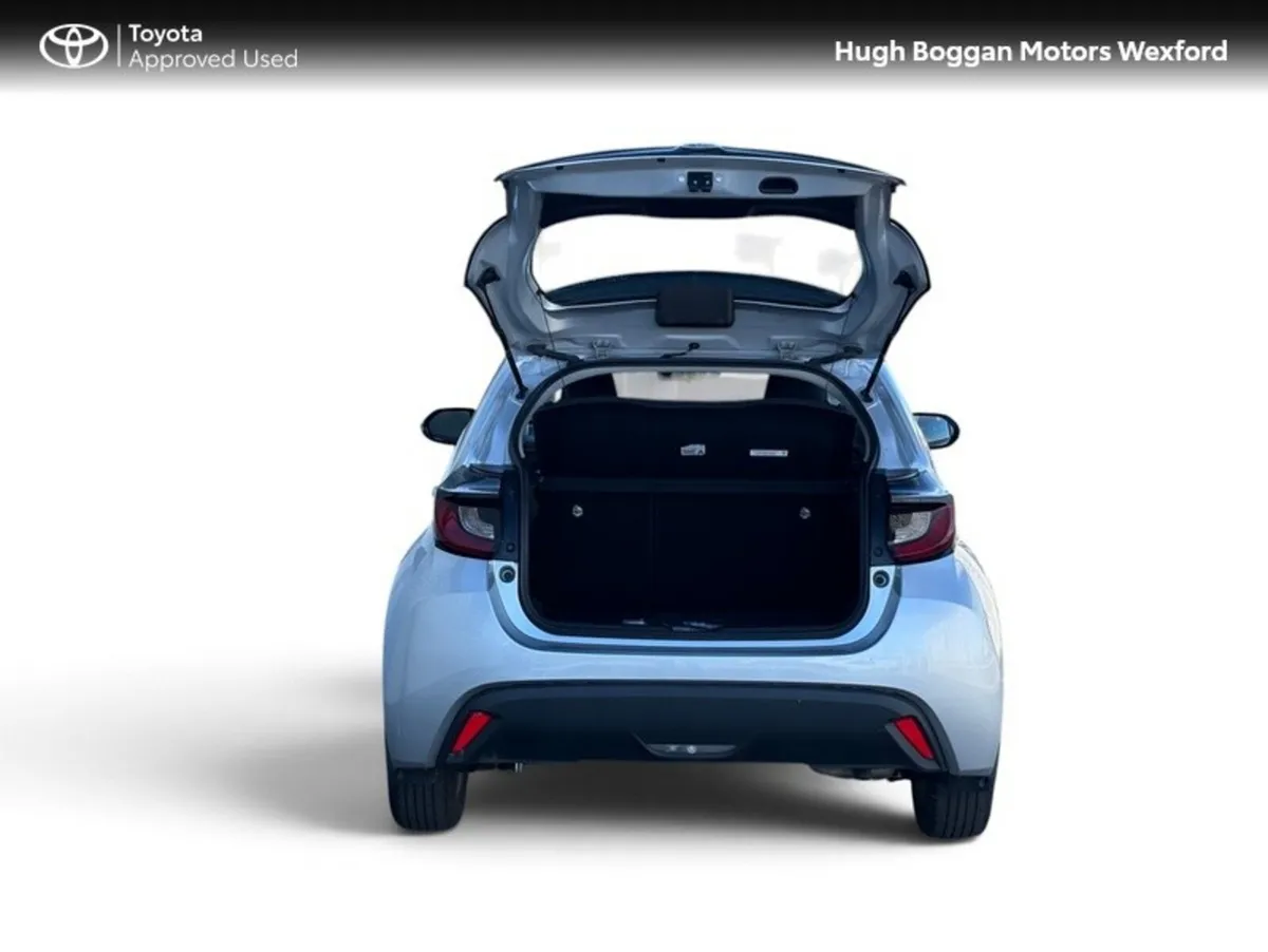 Toyota Yaris Hatchback, Petrol Hybrid, 2023, Grey