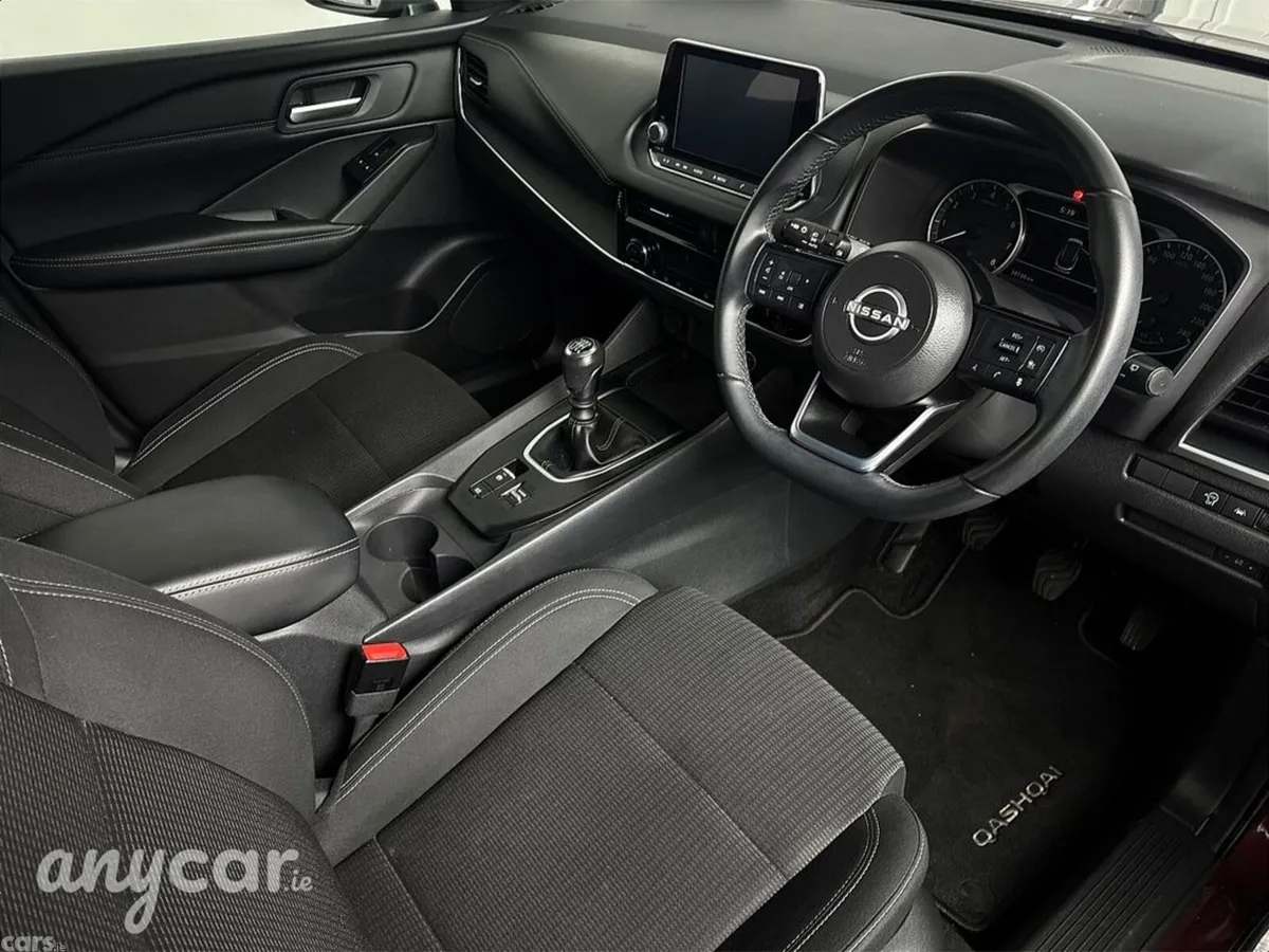Nissan Qashqai MPV, Petrol, 2024, Red