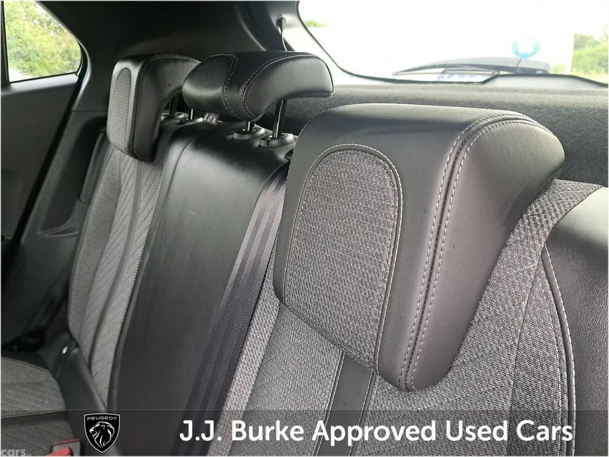 Peugeot 2008 MPV, Electric, 2024, Blue