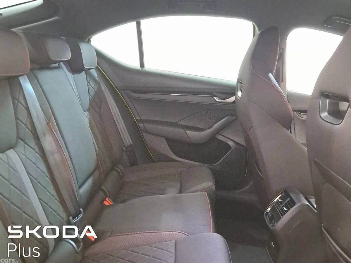 Skoda Octavia Saloon, Petrol, 2025, Green