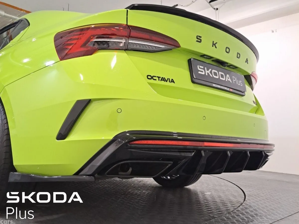 Skoda Octavia Saloon, Petrol, 2025, Green