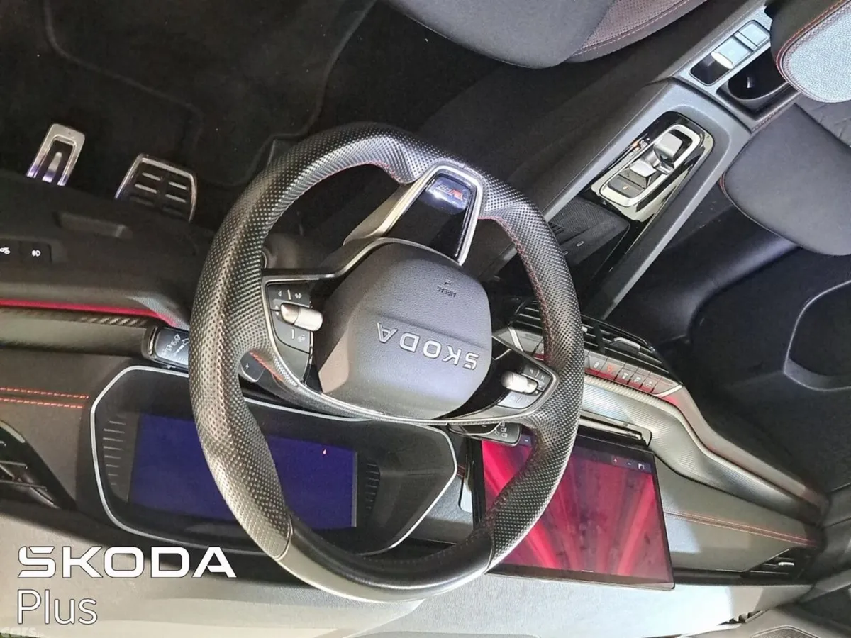 Skoda Octavia Saloon, Petrol, 2025, Green