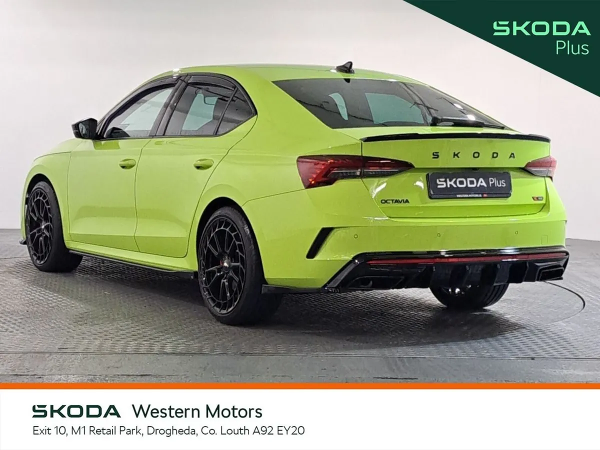 Skoda Octavia Saloon, Petrol, 2025, Green