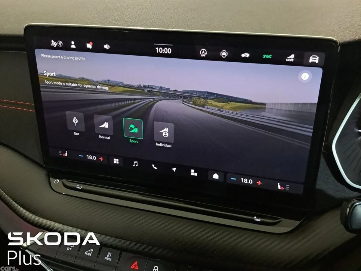 Skoda Octavia Saloon, Petrol, 2025, Green