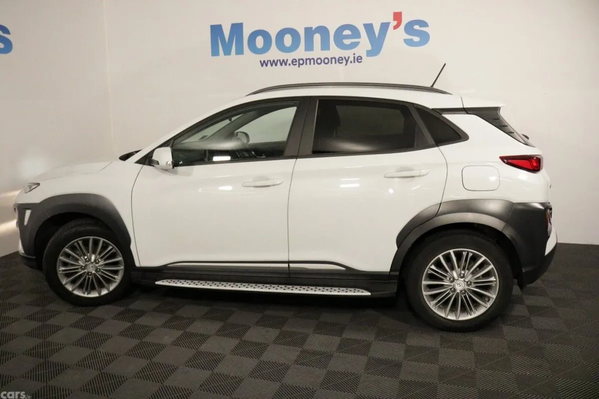 Hyundai KONA SUV, Petrol, 2020, White