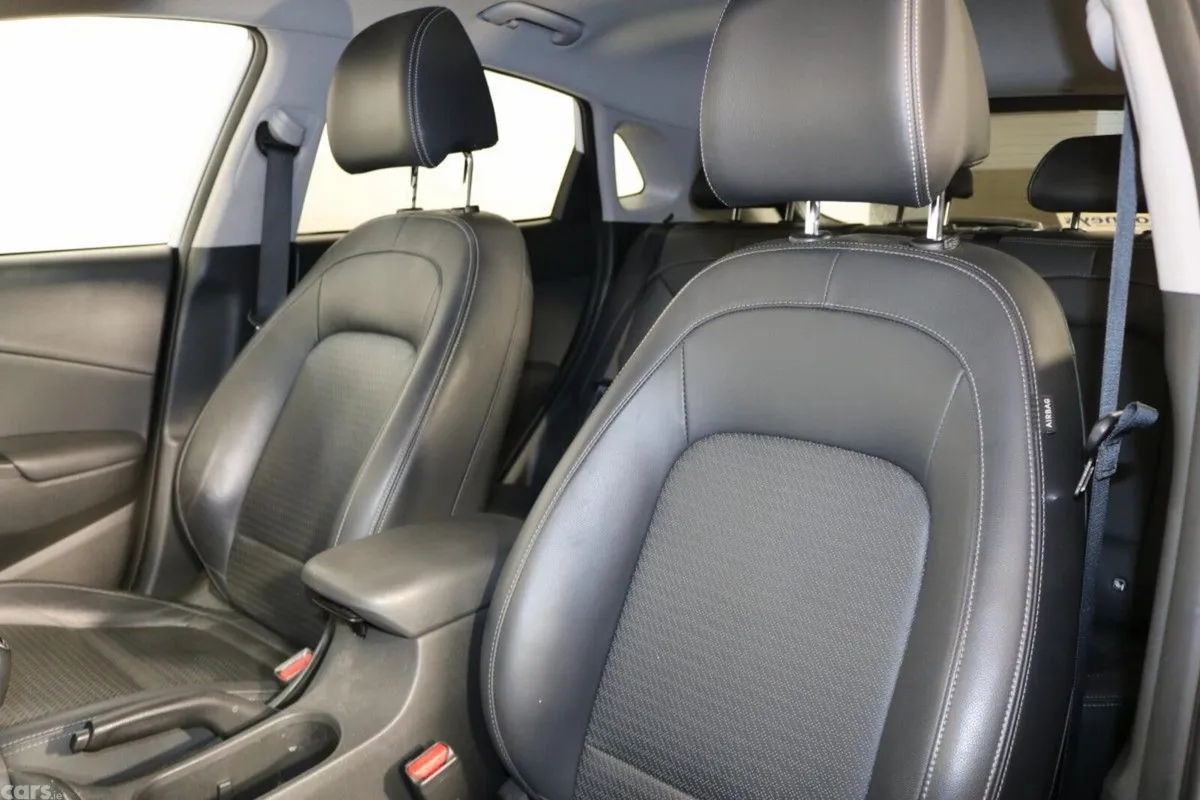 Hyundai KONA SUV, Petrol, 2020, White