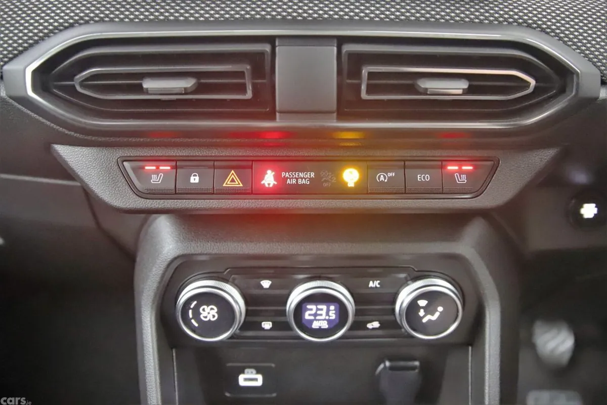 Dacia Jogger MPV, Petrol, 2023, Brown