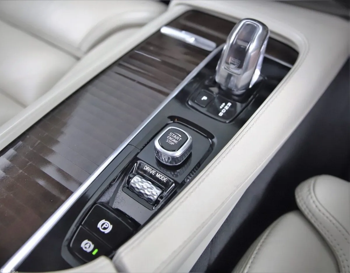 Volvo XC90 SUV, Petrol Plug-in Hybrid, 2018, Grey