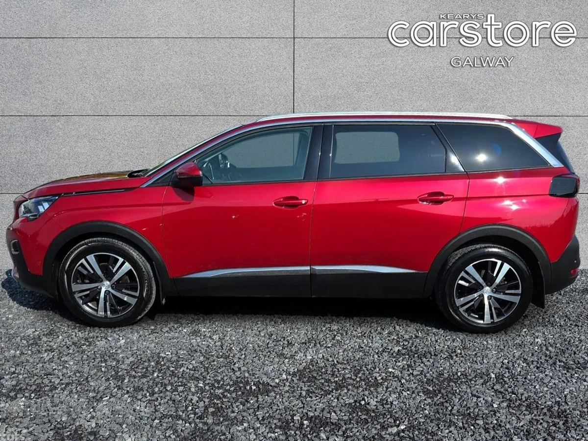 Peugeot 5008 MPV, Diesel, 2020, Red
