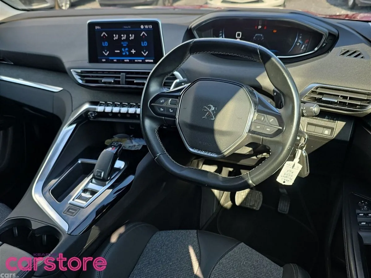 Peugeot 5008 MPV, Diesel, 2020, Red