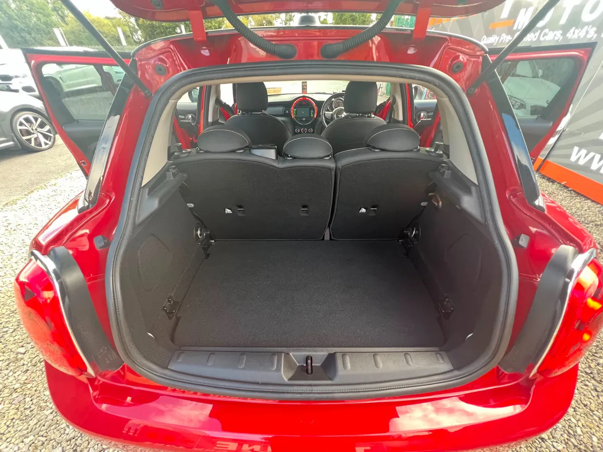 Mini Cooper Hatchback, Diesel, 2017, Red