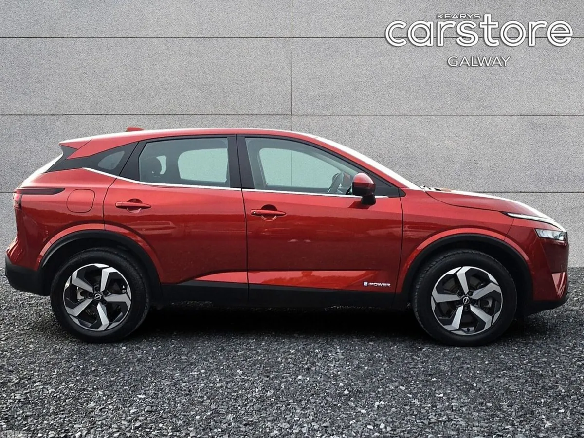 Nissan Qashqai MPV, Petrol, 2024, Red