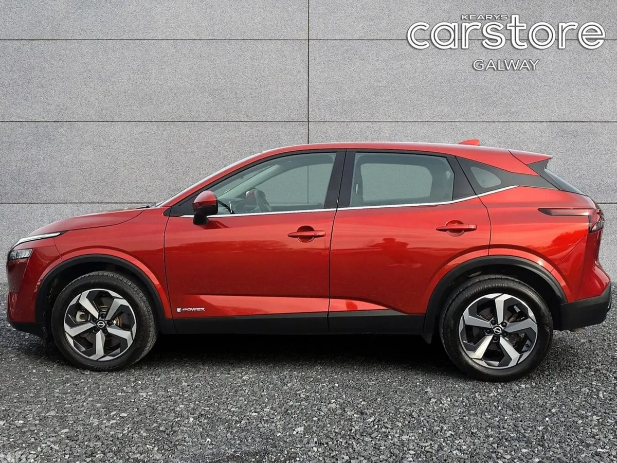 Nissan Qashqai MPV, Petrol, 2024, Red