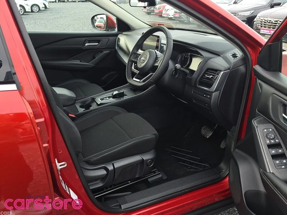 Nissan Qashqai MPV, Petrol, 2024, Red