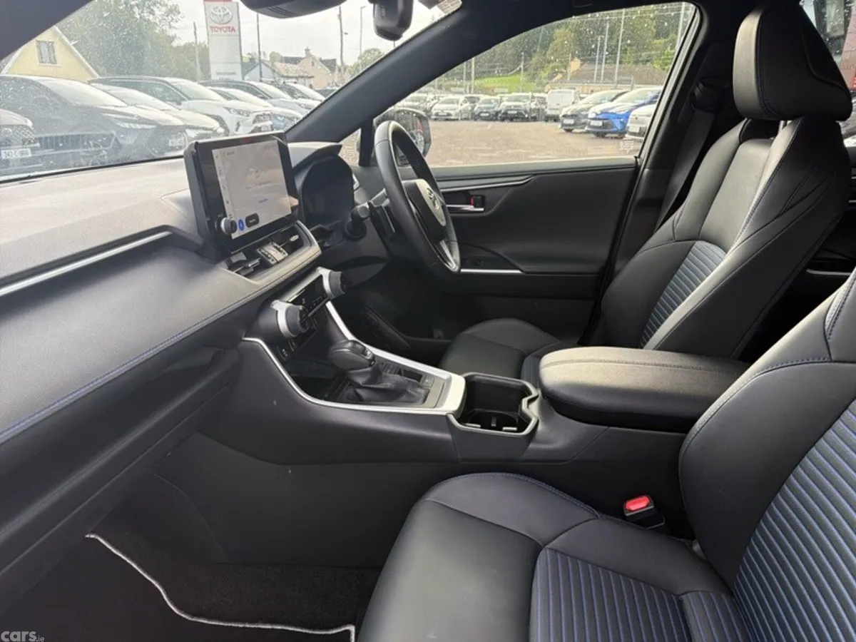 Toyota RAV4 SUV, Petrol Hybrid, 2024, White